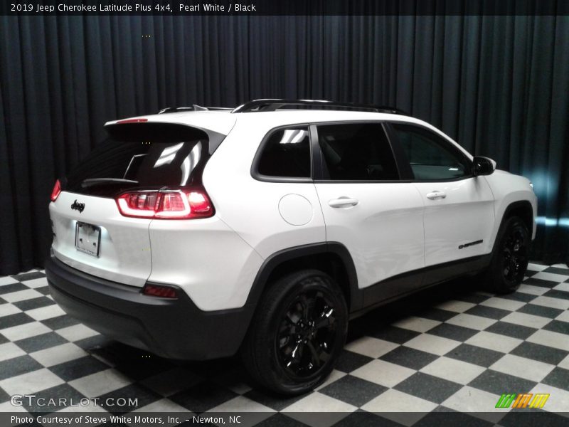 Pearl White / Black 2019 Jeep Cherokee Latitude Plus 4x4