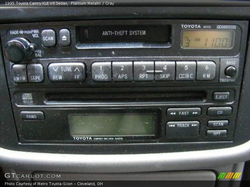 Platinum Metallic / Gray 1995 Toyota Camry XLE V6 Sedan