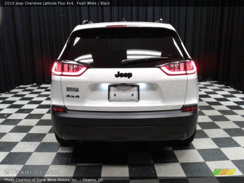 Pearl White / Black 2019 Jeep Cherokee Latitude Plus 4x4