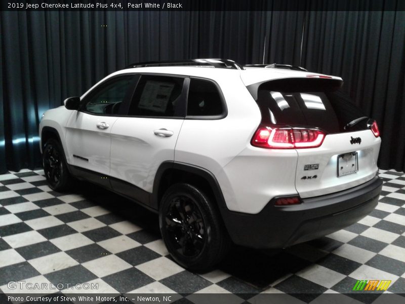 Pearl White / Black 2019 Jeep Cherokee Latitude Plus 4x4