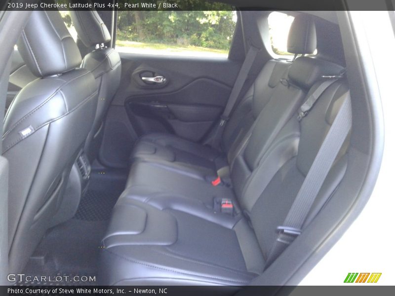 Pearl White / Black 2019 Jeep Cherokee Latitude Plus 4x4