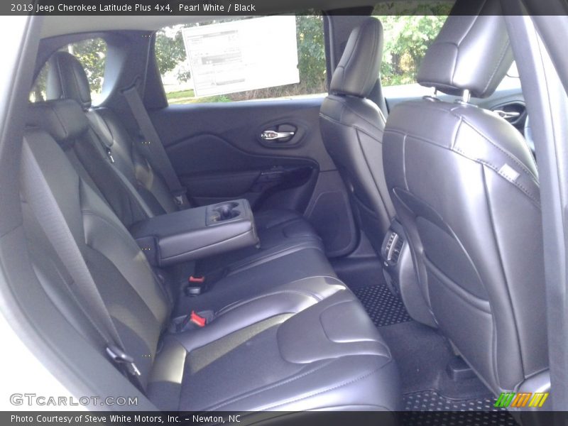 Pearl White / Black 2019 Jeep Cherokee Latitude Plus 4x4