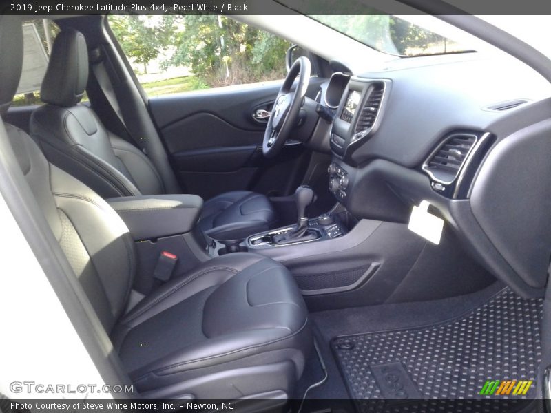 Pearl White / Black 2019 Jeep Cherokee Latitude Plus 4x4