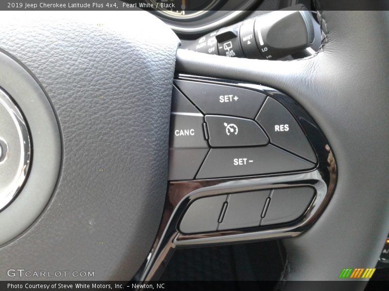 Pearl White / Black 2019 Jeep Cherokee Latitude Plus 4x4