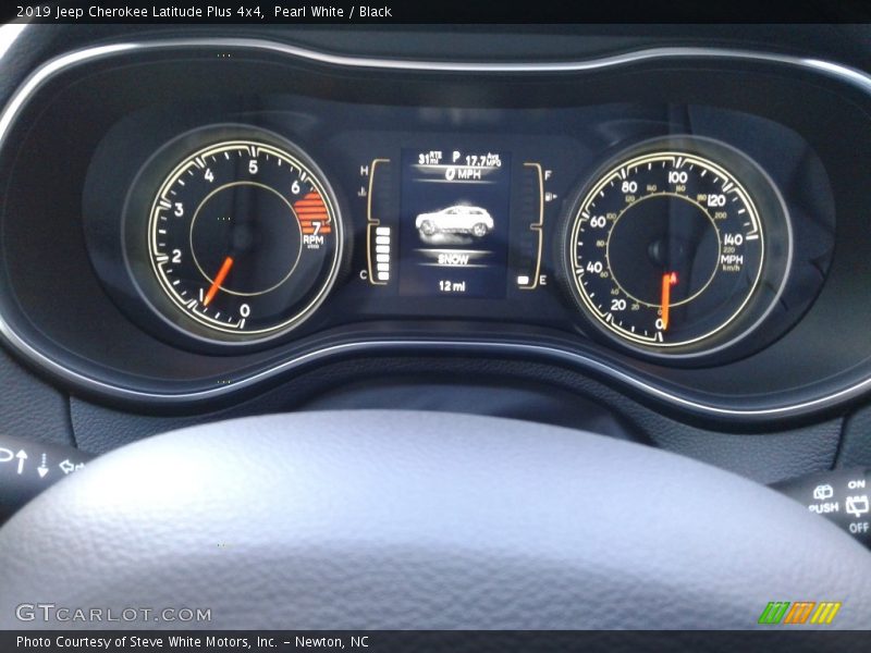 Pearl White / Black 2019 Jeep Cherokee Latitude Plus 4x4
