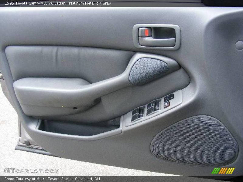 Platinum Metallic / Gray 1995 Toyota Camry XLE V6 Sedan