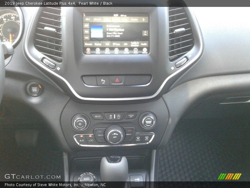 Pearl White / Black 2019 Jeep Cherokee Latitude Plus 4x4