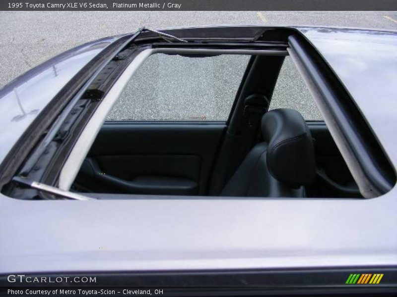 Platinum Metallic / Gray 1995 Toyota Camry XLE V6 Sedan