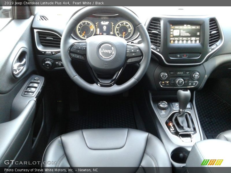 Pearl White / Black 2019 Jeep Cherokee Latitude Plus 4x4