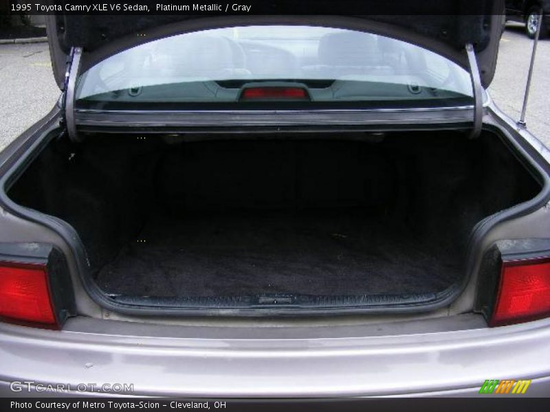 Platinum Metallic / Gray 1995 Toyota Camry XLE V6 Sedan