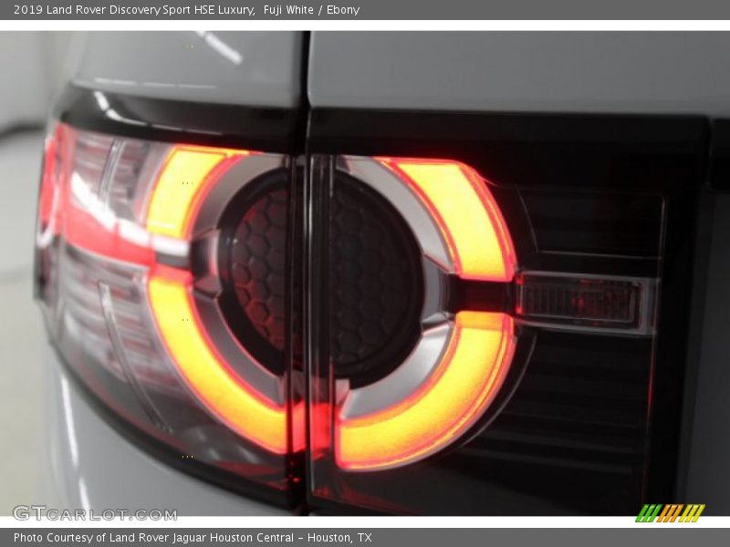 Fuji White / Ebony 2019 Land Rover Discovery Sport HSE Luxury