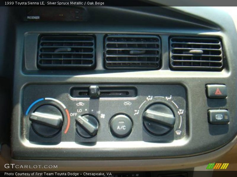 Silver Spruce Metallic / Oak Beige 1999 Toyota Sienna LE