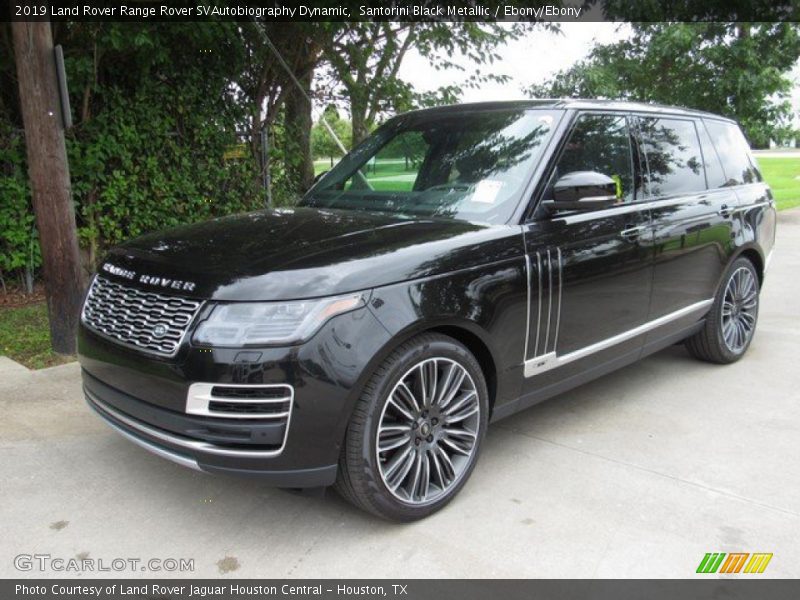 Front 3/4 View of 2019 Range Rover SVAutobiography Dynamic