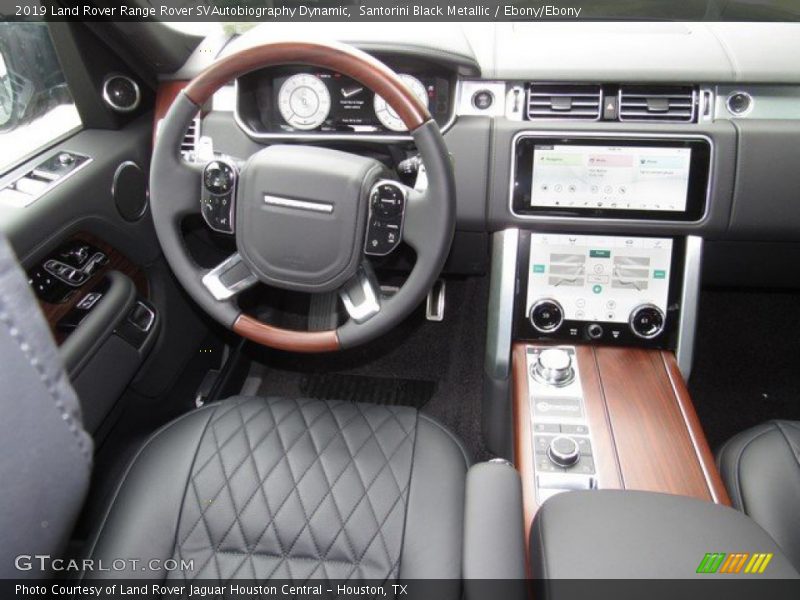 Dashboard of 2019 Range Rover SVAutobiography Dynamic