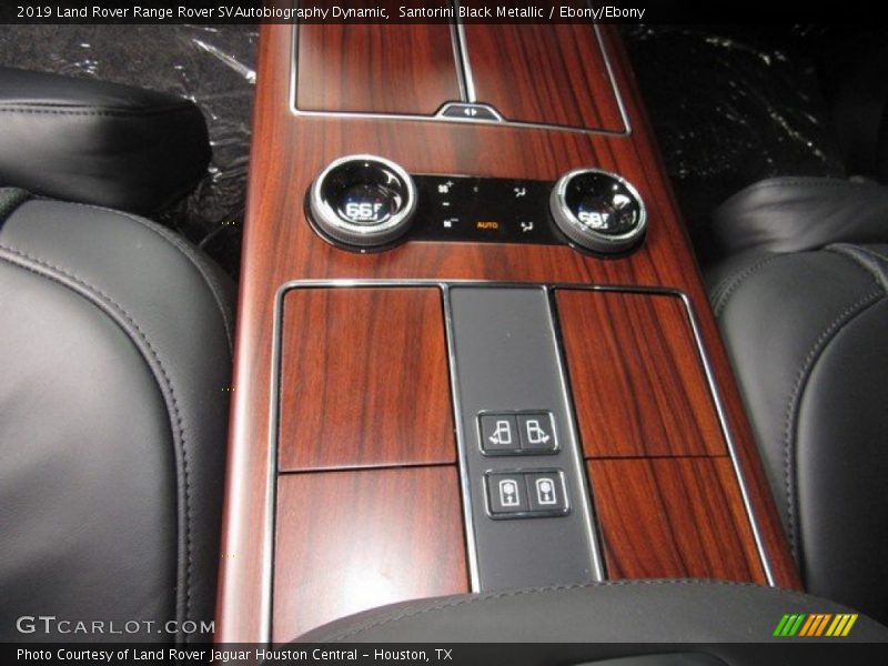 Controls of 2019 Range Rover SVAutobiography Dynamic