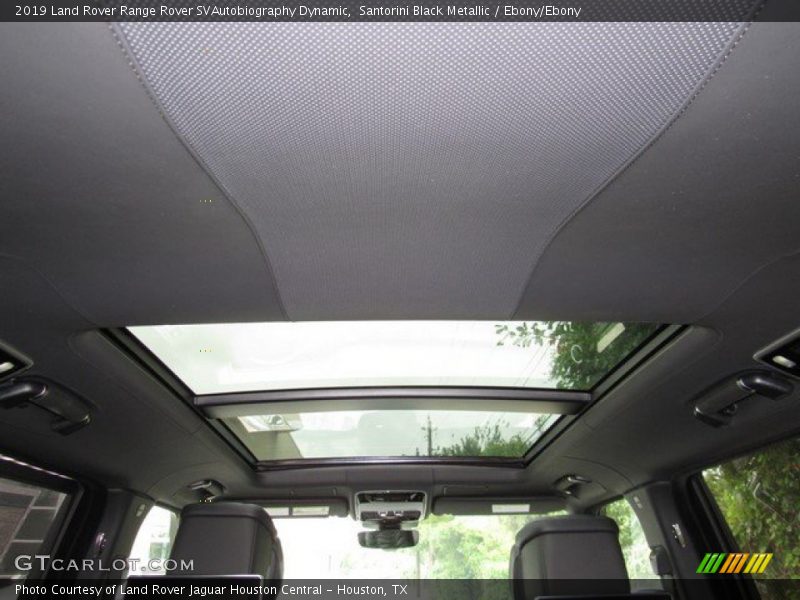 Sunroof of 2019 Range Rover SVAutobiography Dynamic