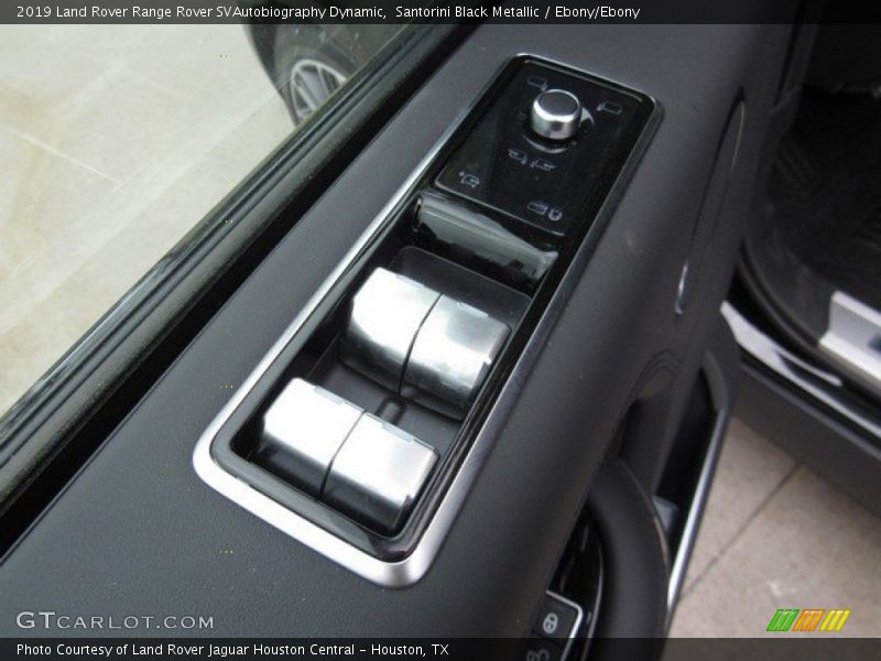 Controls of 2019 Range Rover SVAutobiography Dynamic