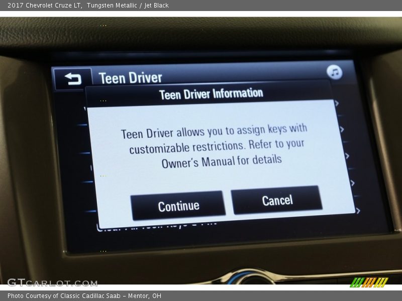 Tungsten Metallic / Jet Black 2017 Chevrolet Cruze LT