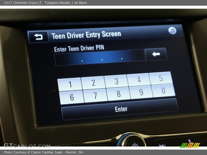 Tungsten Metallic / Jet Black 2017 Chevrolet Cruze LT