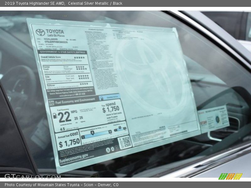 Celestial Silver Metallic / Black 2019 Toyota Highlander SE AWD