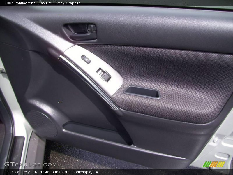 Satellite Silver / Graphite 2004 Pontiac Vibe