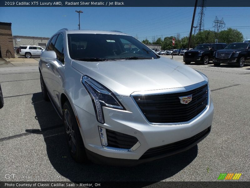 Radiant Silver Metallic / Jet Black 2019 Cadillac XT5 Luxury AWD