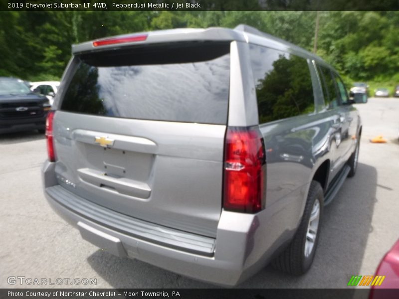 Pepperdust Metallic / Jet Black 2019 Chevrolet Suburban LT 4WD