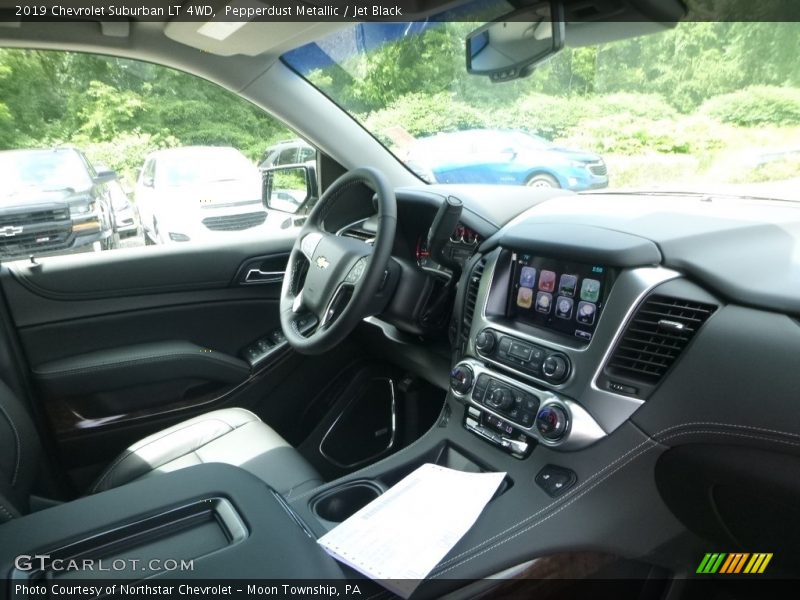 Pepperdust Metallic / Jet Black 2019 Chevrolet Suburban LT 4WD