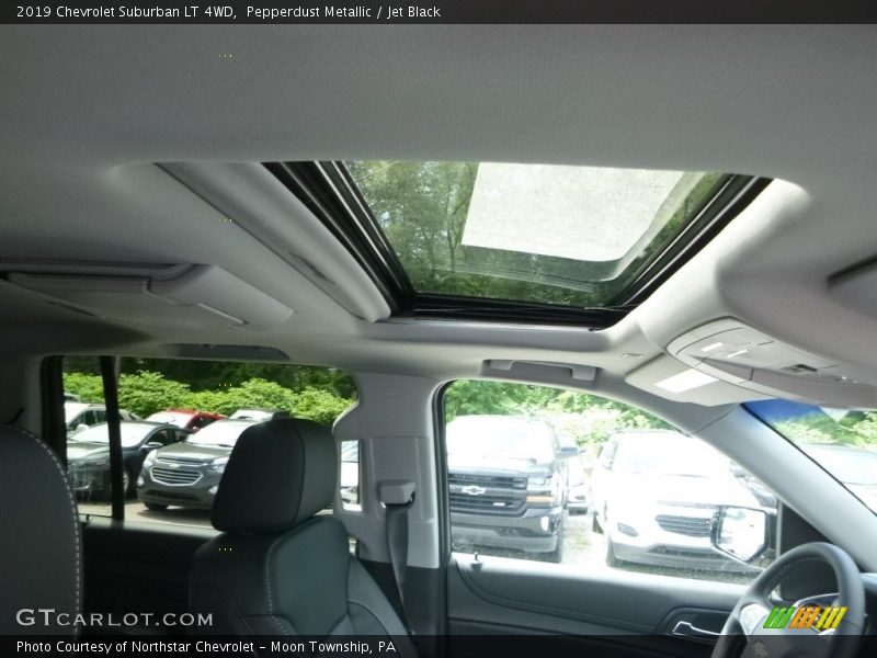 Pepperdust Metallic / Jet Black 2019 Chevrolet Suburban LT 4WD
