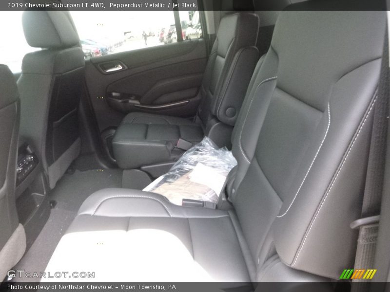 Pepperdust Metallic / Jet Black 2019 Chevrolet Suburban LT 4WD