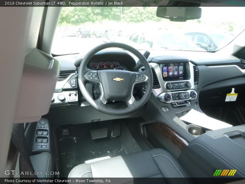 Pepperdust Metallic / Jet Black 2019 Chevrolet Suburban LT 4WD