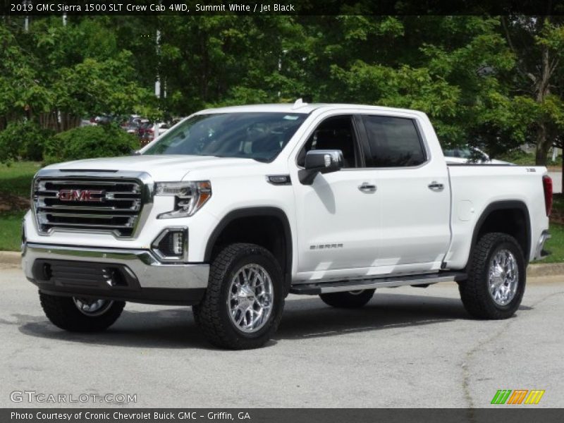 Front 3/4 View of 2019 Sierra 1500 SLT Crew Cab 4WD