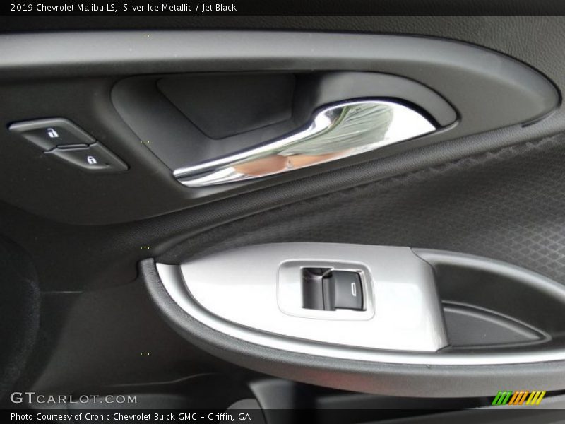 Silver Ice Metallic / Jet Black 2019 Chevrolet Malibu LS