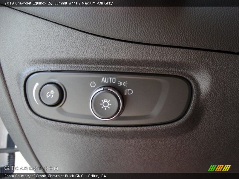 Summit White / Medium Ash Gray 2019 Chevrolet Equinox LS