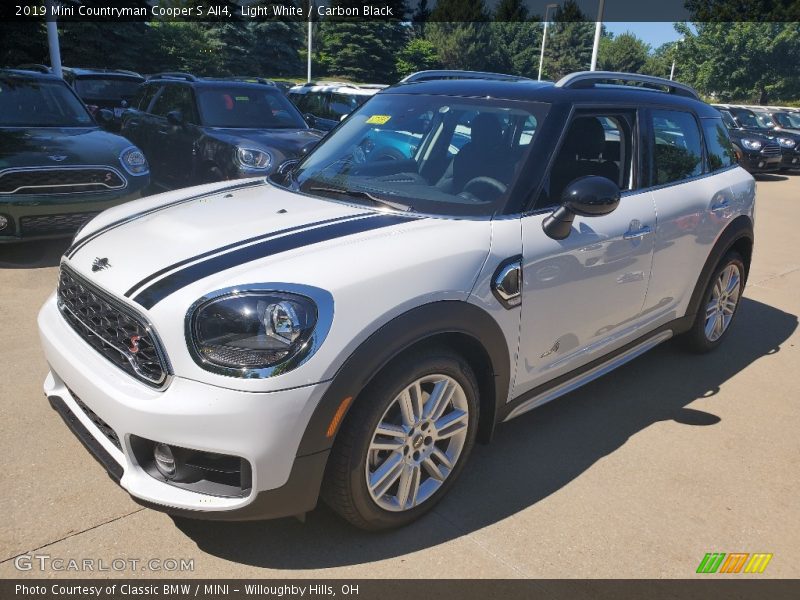 Light White / Carbon Black 2019 Mini Countryman Cooper S All4