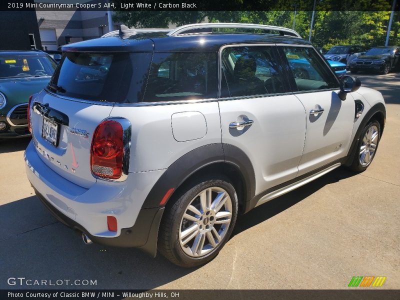 Light White / Carbon Black 2019 Mini Countryman Cooper S All4