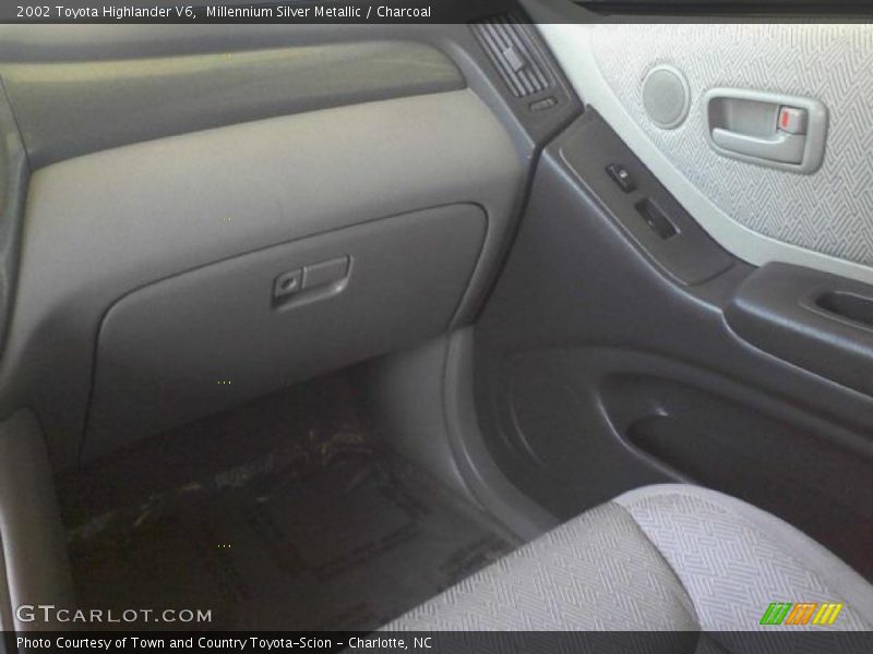 Millennium Silver Metallic / Charcoal 2002 Toyota Highlander V6