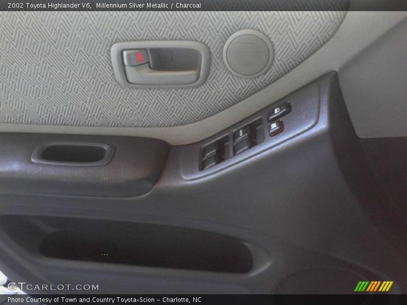Millennium Silver Metallic / Charcoal 2002 Toyota Highlander V6