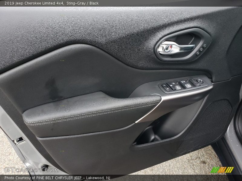 Sting-Gray / Black 2019 Jeep Cherokee Limited 4x4
