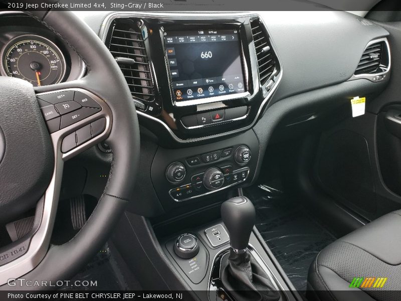 Sting-Gray / Black 2019 Jeep Cherokee Limited 4x4