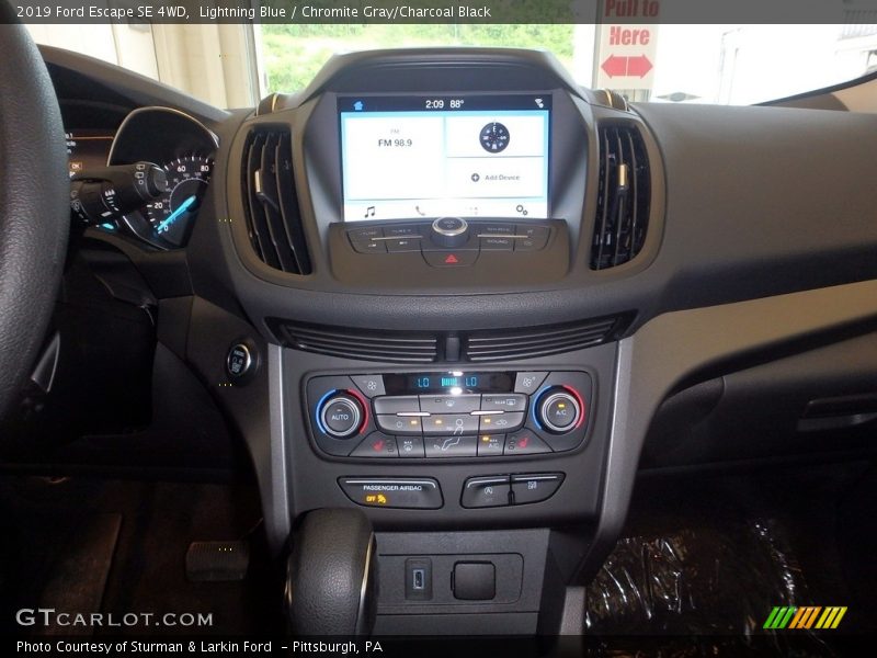 Lightning Blue / Chromite Gray/Charcoal Black 2019 Ford Escape SE 4WD