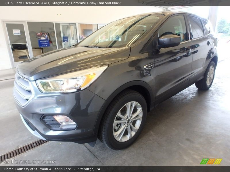 Magnetic / Chromite Gray/Charcoal Black 2019 Ford Escape SE 4WD