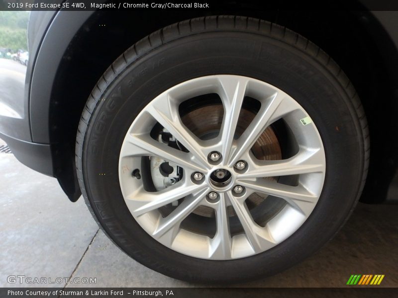 Magnetic / Chromite Gray/Charcoal Black 2019 Ford Escape SE 4WD