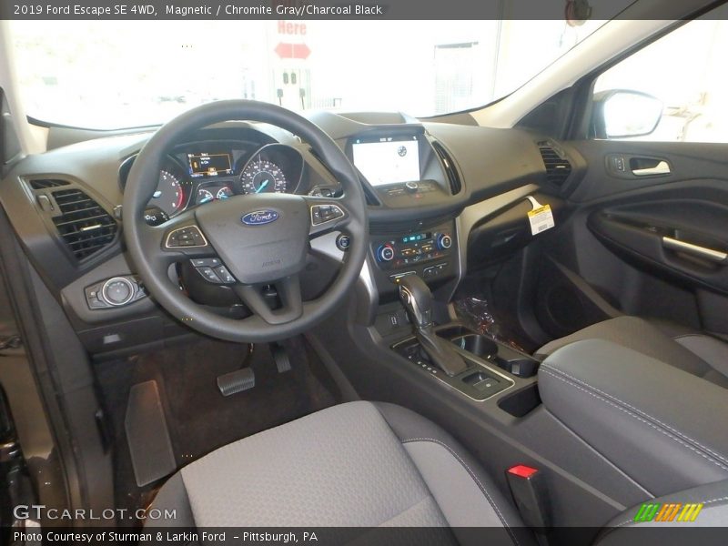 Magnetic / Chromite Gray/Charcoal Black 2019 Ford Escape SE 4WD