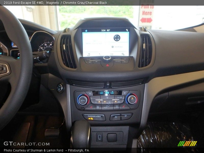 Magnetic / Chromite Gray/Charcoal Black 2019 Ford Escape SE 4WD