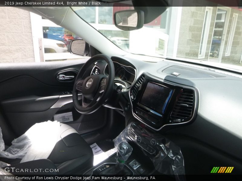 Bright White / Black 2019 Jeep Cherokee Limited 4x4