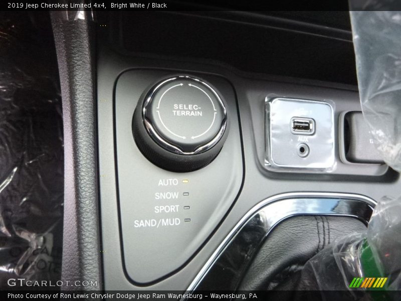 Bright White / Black 2019 Jeep Cherokee Limited 4x4
