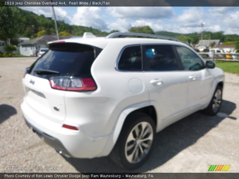 Pearl White / Black/Tan 2019 Jeep Cherokee Overland 4x4