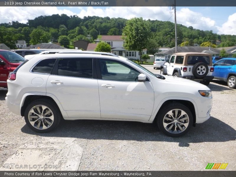 Pearl White / Black/Tan 2019 Jeep Cherokee Overland 4x4