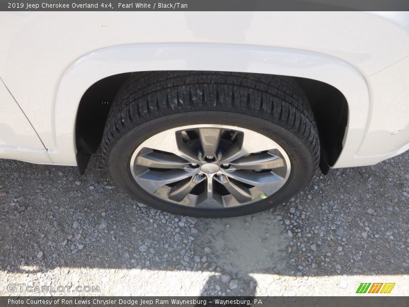 Pearl White / Black/Tan 2019 Jeep Cherokee Overland 4x4